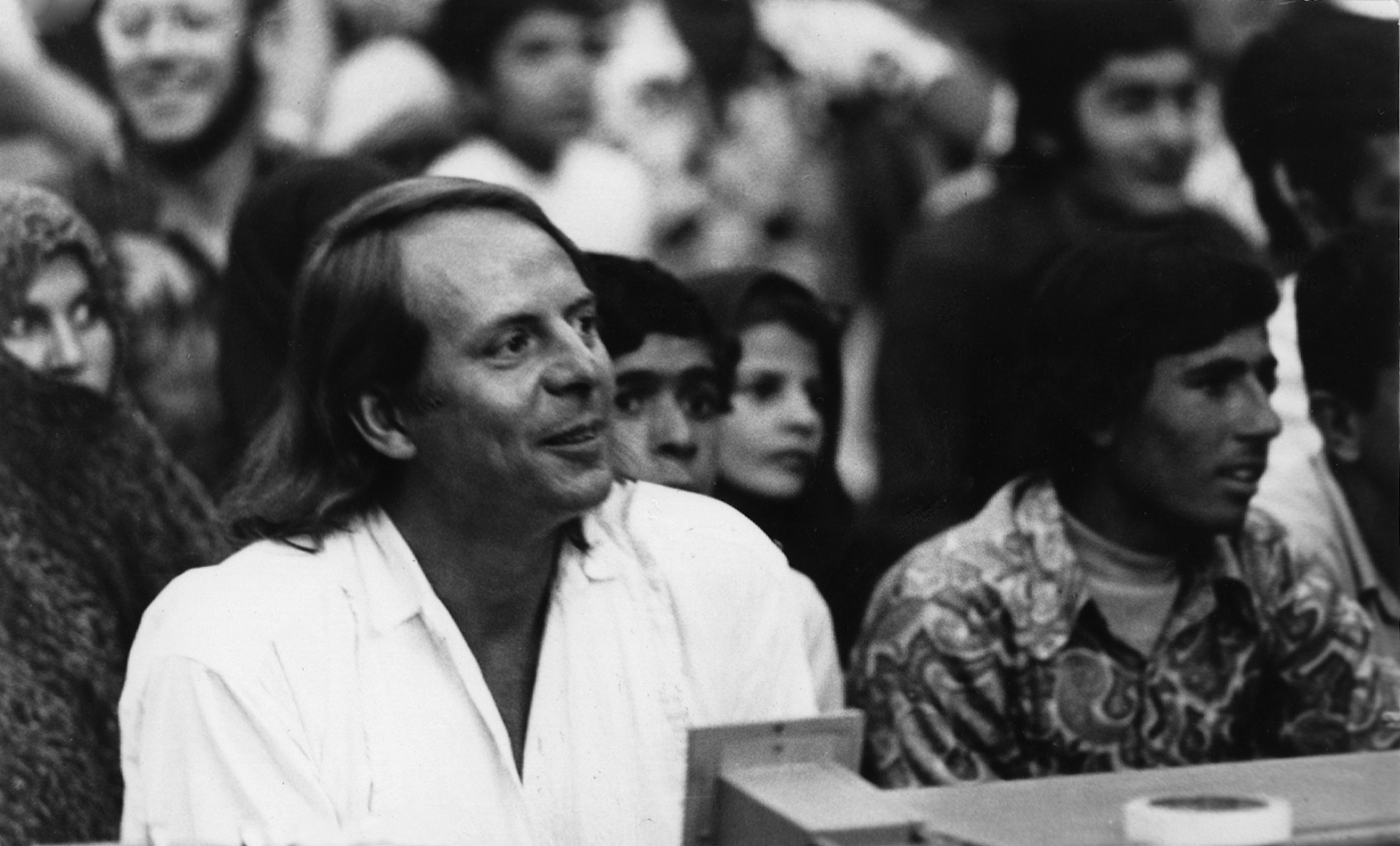 Karlheinz Stockhausen auf dem Schiras-Kunstfestival im Iran, 1972 von unbekannt (CC BY-SA 3.0)